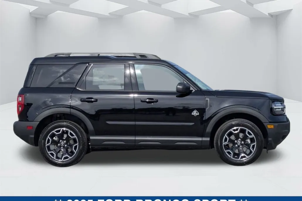 2025 Ford Bronco Sport Outer Banks photo 1