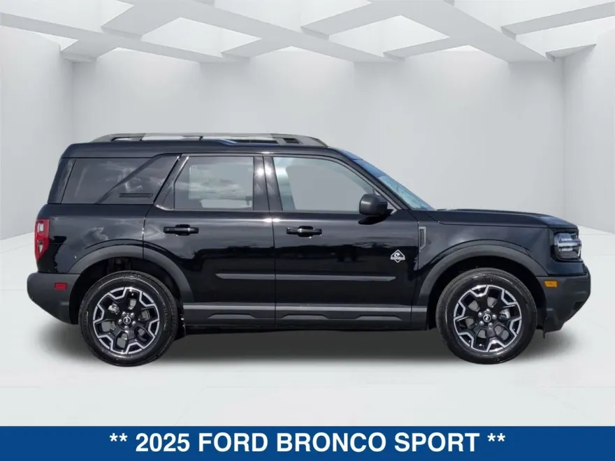 2025 Ford Bronco Sport Outer Banks photo 1
