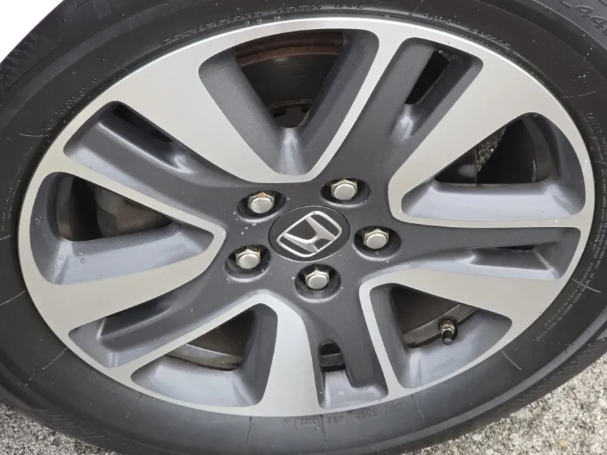 2015 Honda Odyssey Touring photo 1