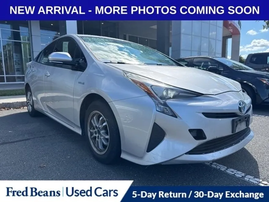2016 Toyota Prius Four photo 1