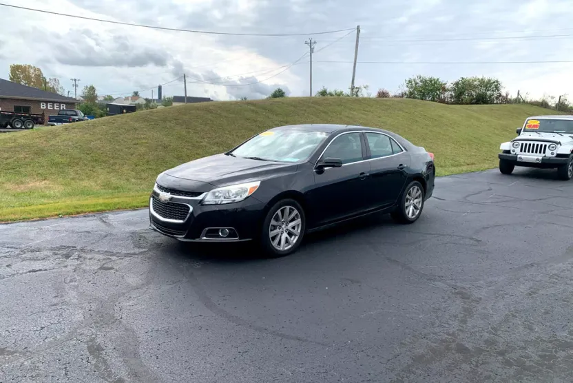 2015 Chevrolet Malibu 2LT photo 1
