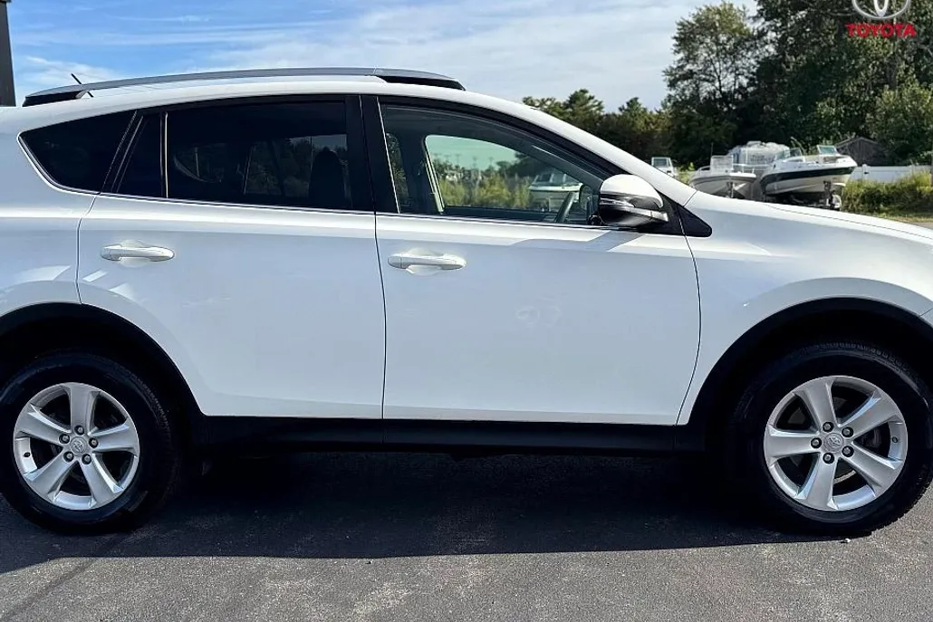 2014 Toyota RAV4 XLE photo 1