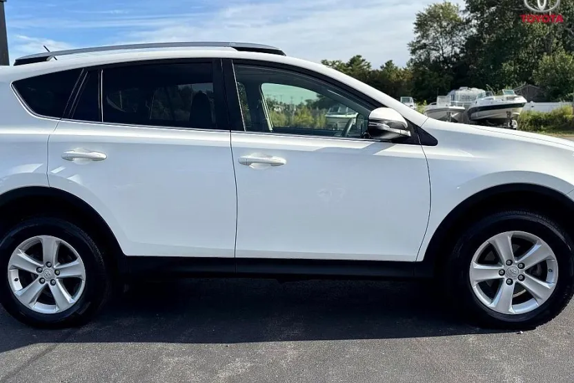 2014 Toyota RAV4 XLE photo 1