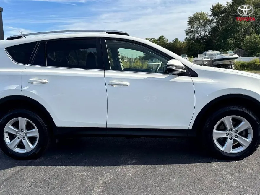 2014 Toyota RAV4 XLE photo 1