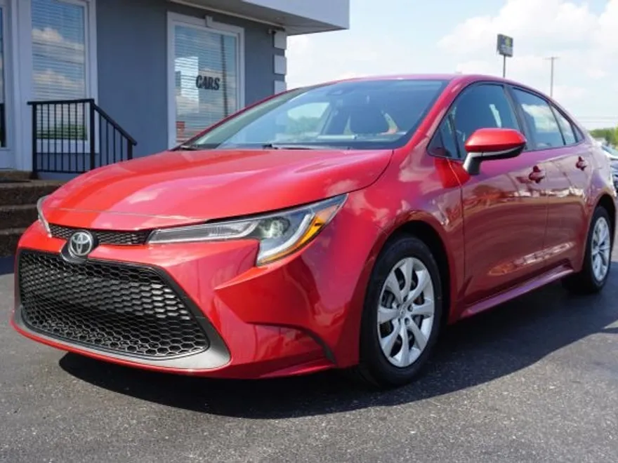 2020 Toyota Corolla LE photo 1