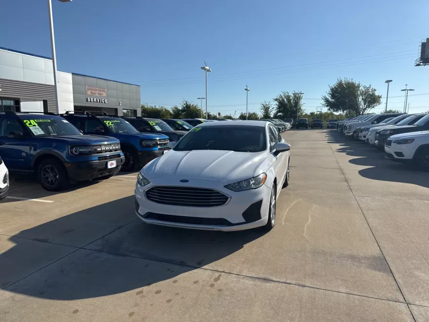 2019 Ford Fusion Hybrid SE photo 1