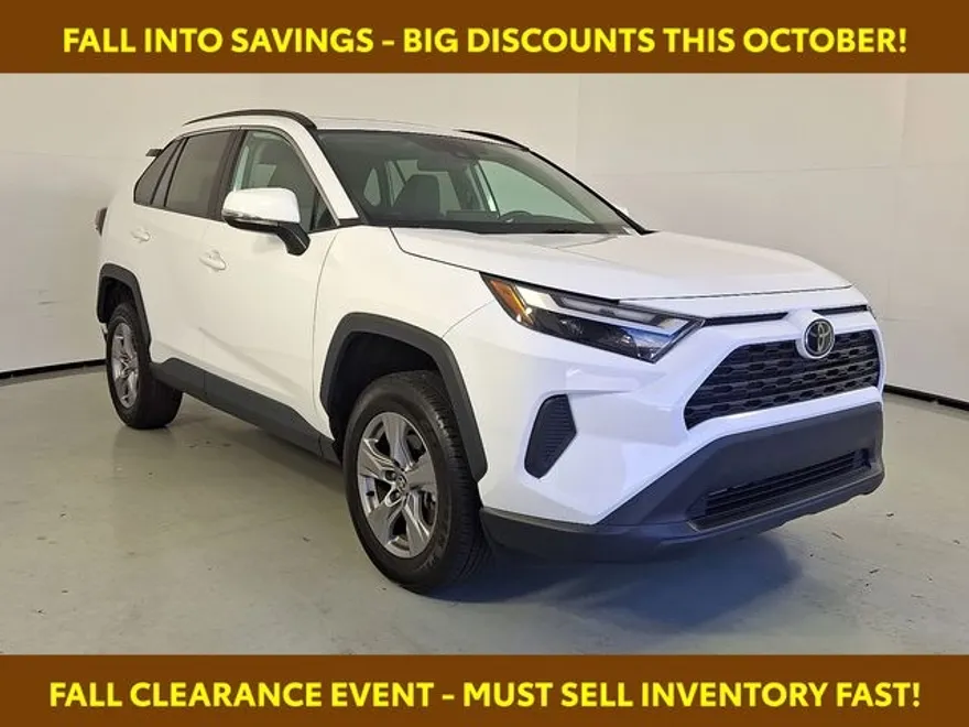 2023 Toyota RAV4 XLE photo 1