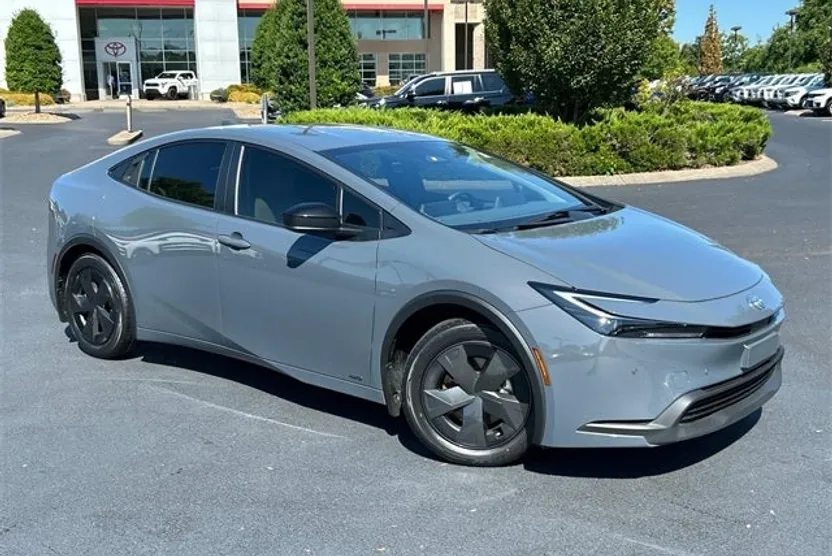 2024 Toyota Prius LE photo 1