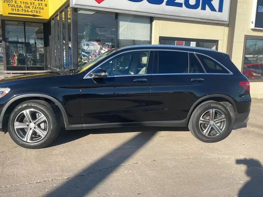 2016 Mercedes Benz GLC 300 photo 1