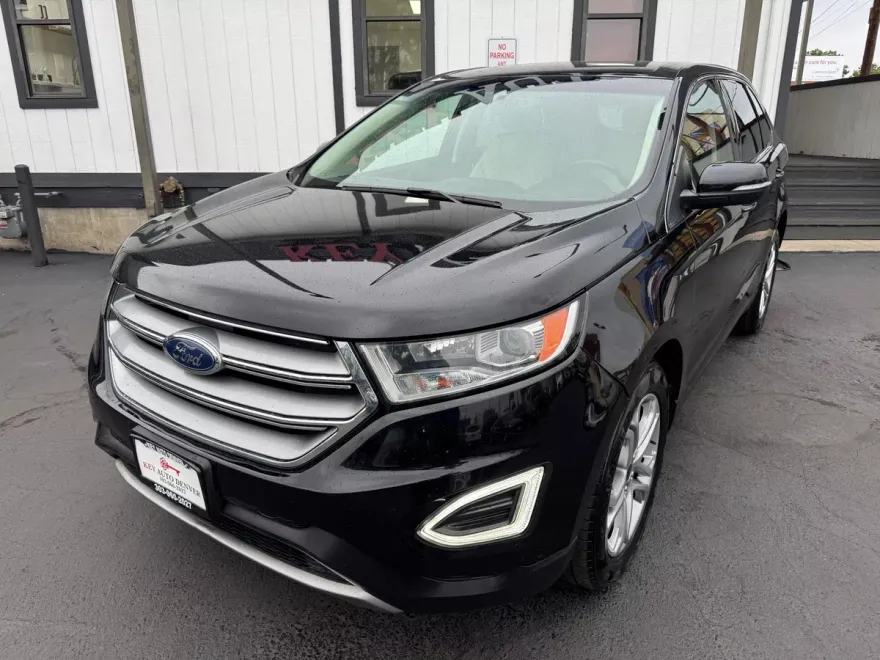 2017 Ford Edge Titanium photo 1