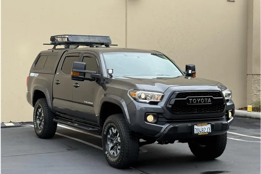 2016 Toyota Tacoma Double Cab SR5 photo 1