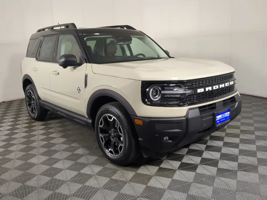 2025 Ford Bronco Sport Outer Banks photo 1