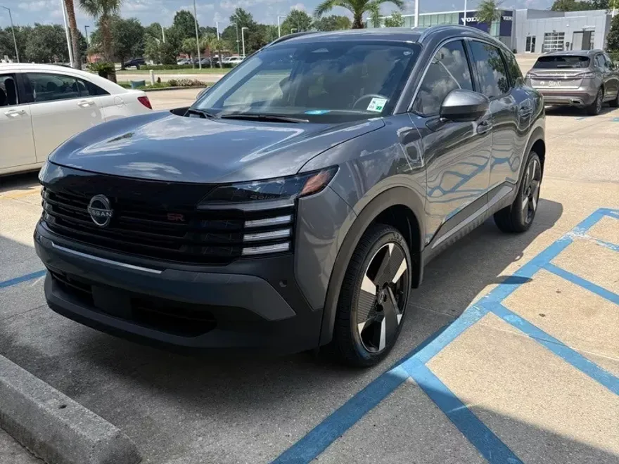 2025 Nissan Kicks SR photo 1