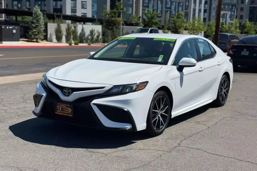 2023 Toyota Camry SE photo 1
