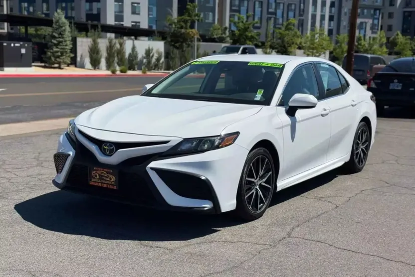 2023 Toyota Camry SE photo 1