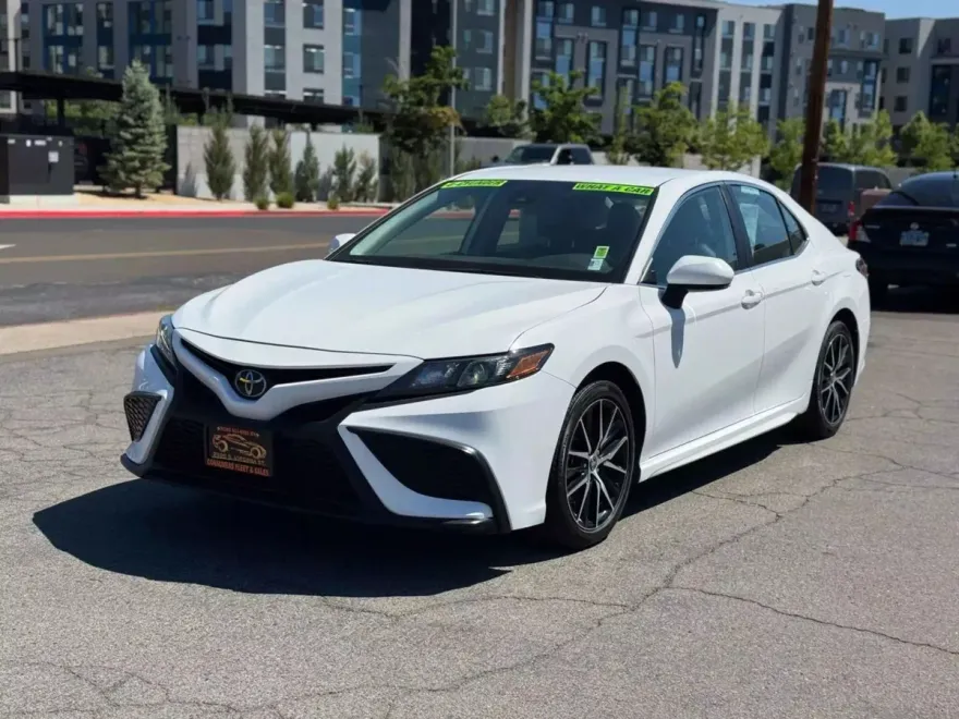 2023 Toyota Camry SE photo 1