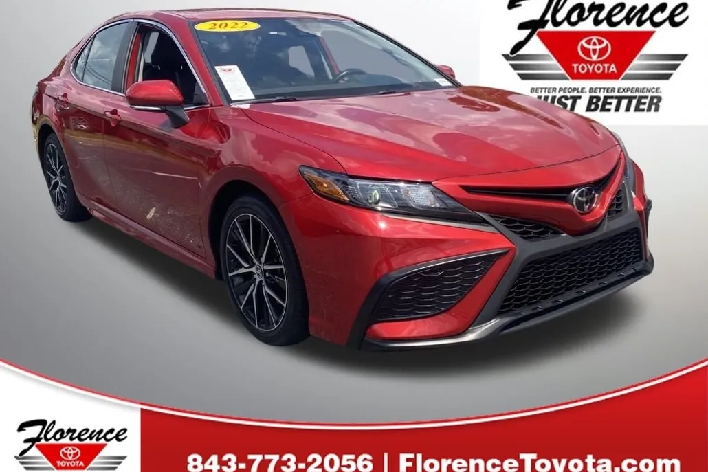 2022 Toyota Camry SE photo 1