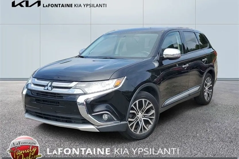2017 Mitsubishi Outlander SE photo 1