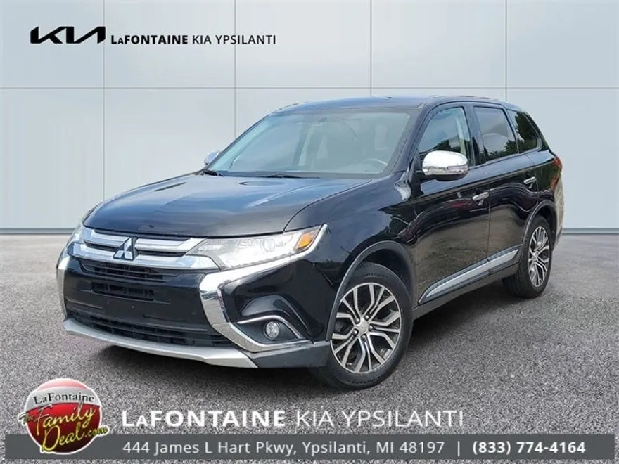2017 Mitsubishi Outlander SE photo 1