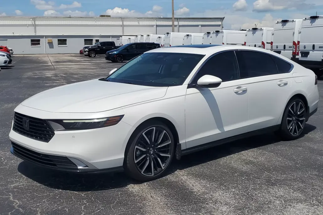 2024 Honda Accord Hybrid Touring photo 1