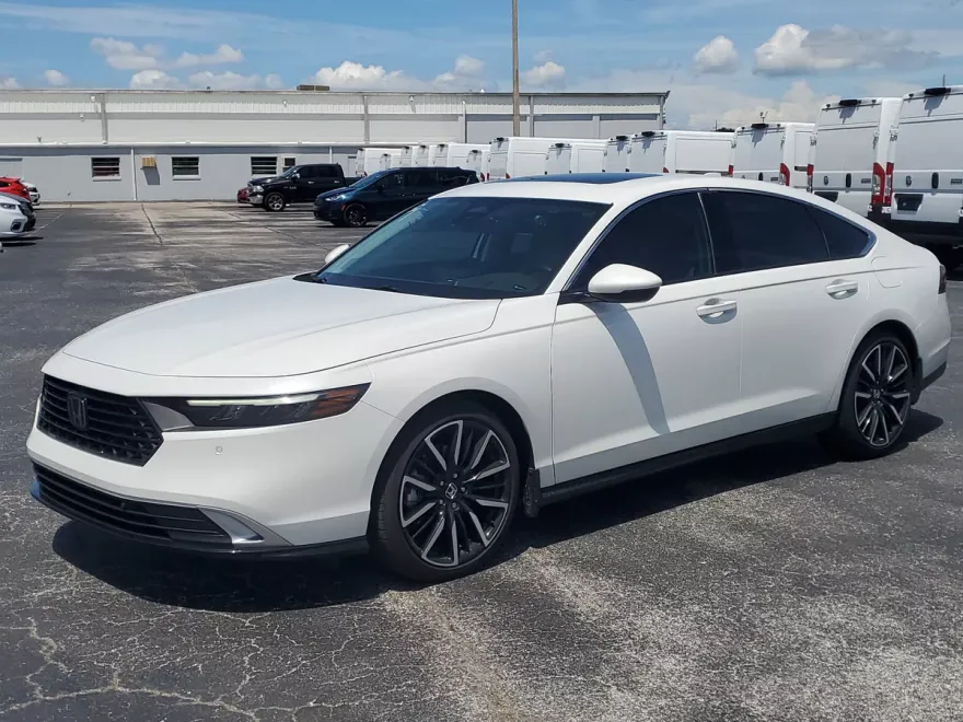 2024 Honda Accord Hybrid Touring photo 1