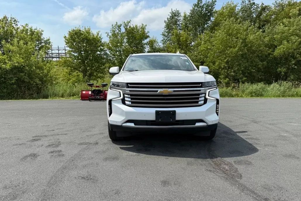 2023 Chevrolet Suburban High Country photo 1