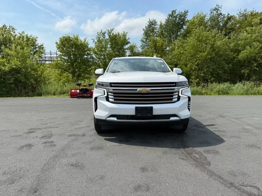 2023 Chevrolet Suburban High Country photo 1