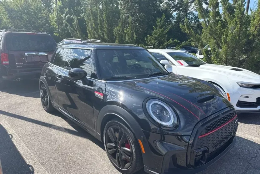2024 Mini Cooper 2 Door Hardtop Iconic photo 1