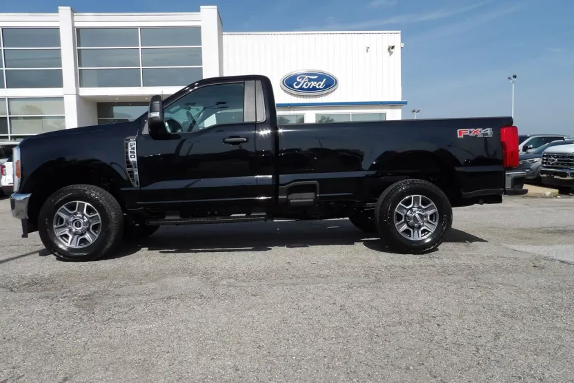 2025 Ford F-350 photo 1
