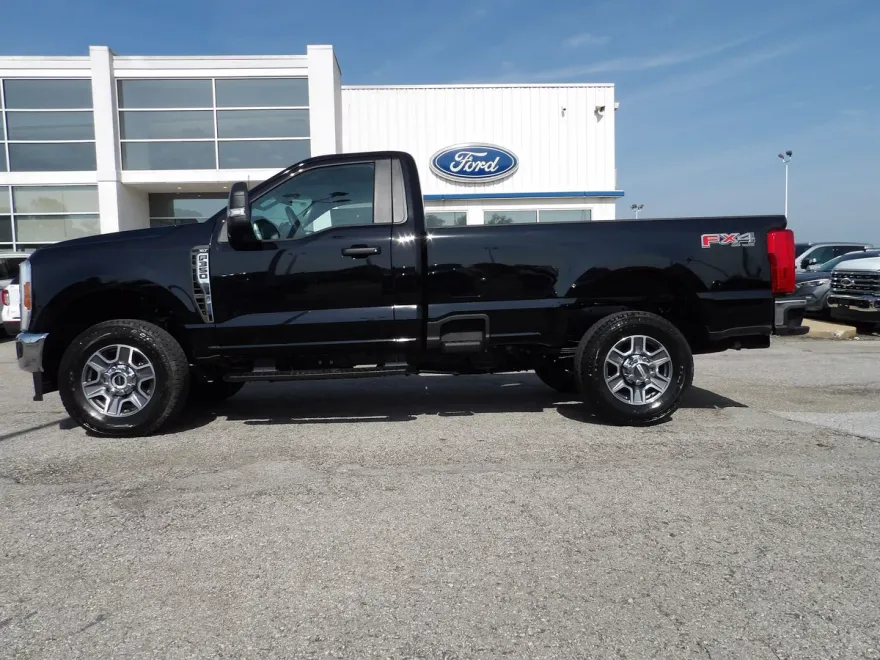 2025 Ford F-350 photo 1