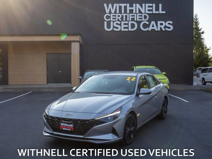 2022 Hyundai Elantra SEL photo 1