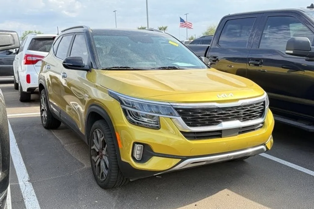 2023 Kia Seltos SX photo 1