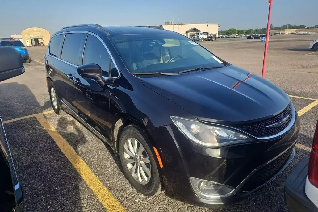 2018 Chrysler Pacifica Touring Plus photo 1