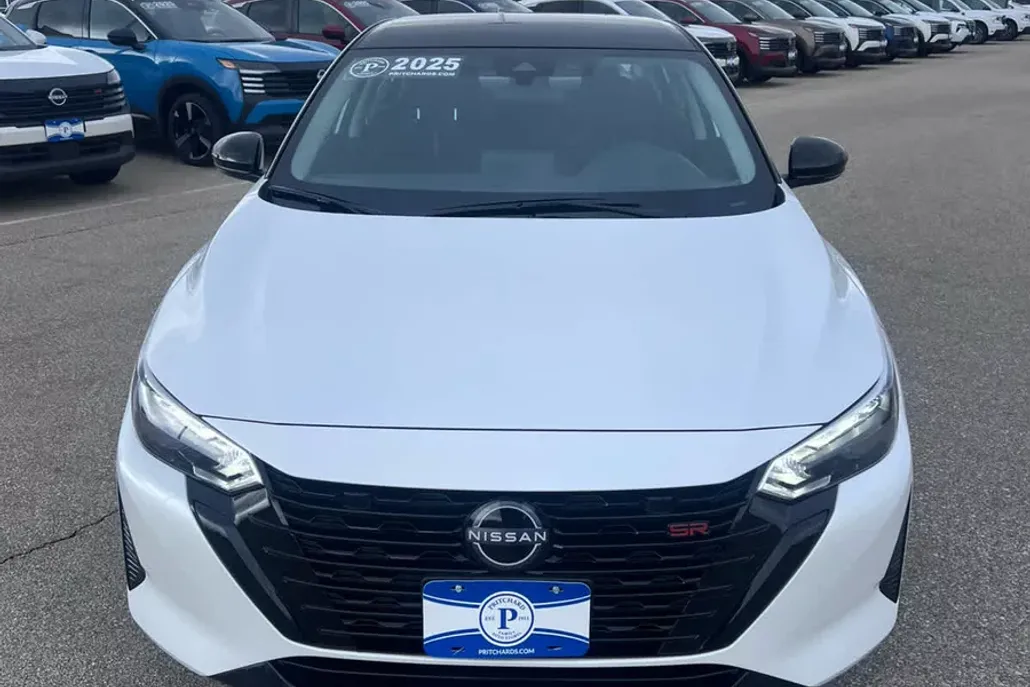 2025 Nissan Sentra SR photo 1