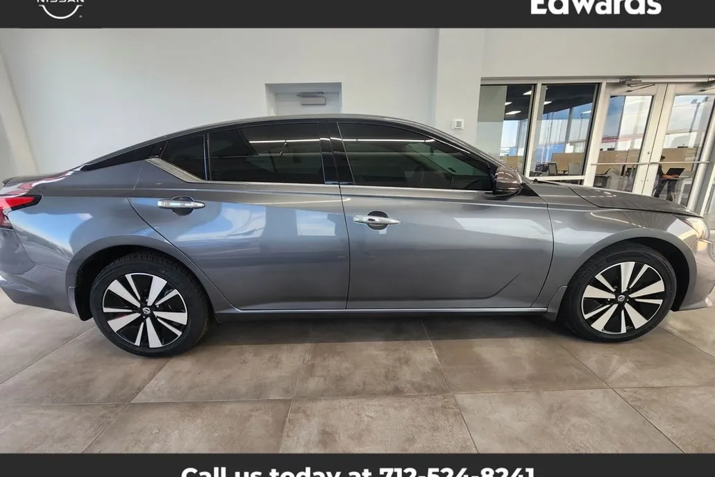 2022 Nissan Altima 2.5 SL photo 1