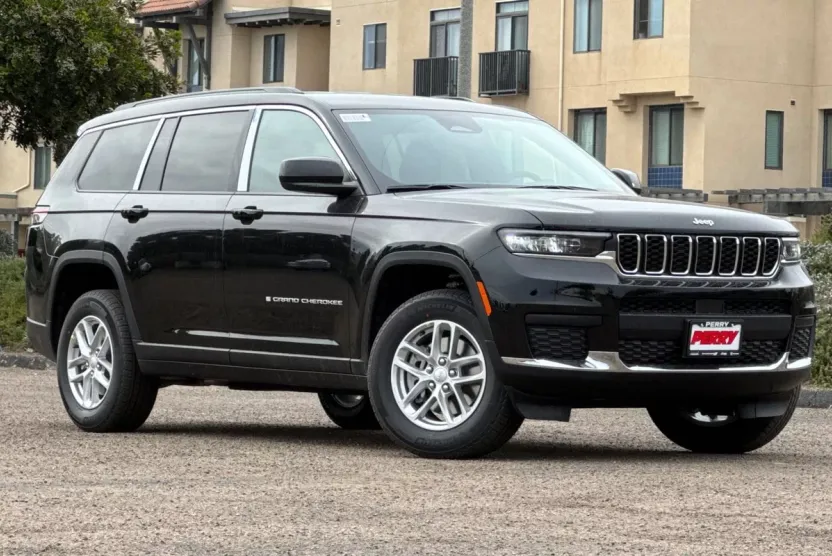 2025 Jeep Grand Cherokee Laredo photo 1