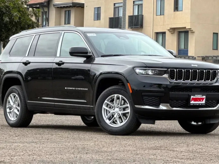 2025 Jeep Grand Cherokee Laredo photo 1