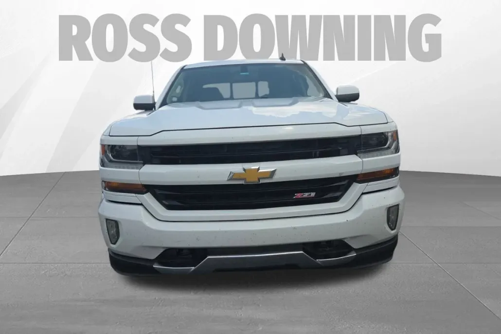 2017 Chevrolet Silverado 1500 LT photo 1