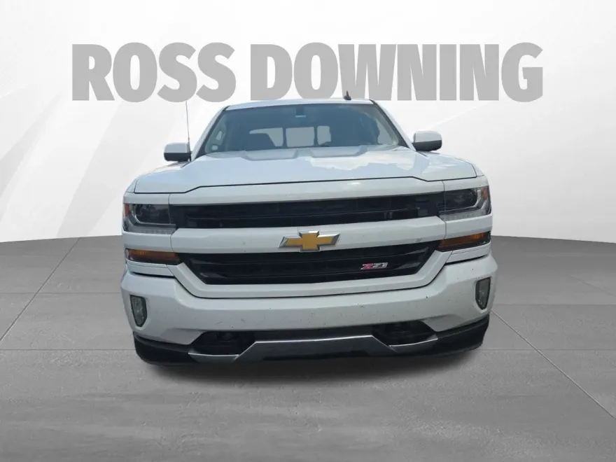 2017 Chevrolet Silverado 1500 LT photo 1