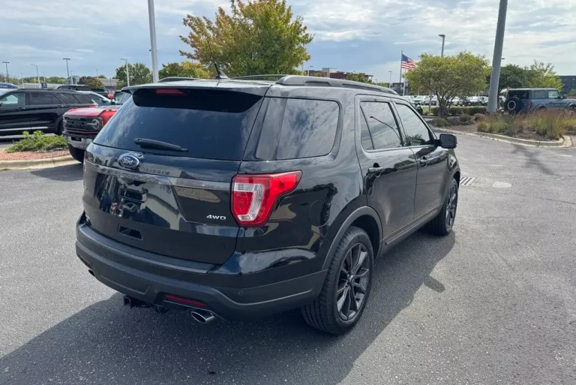 2018 Ford Explorer XLT photo 1