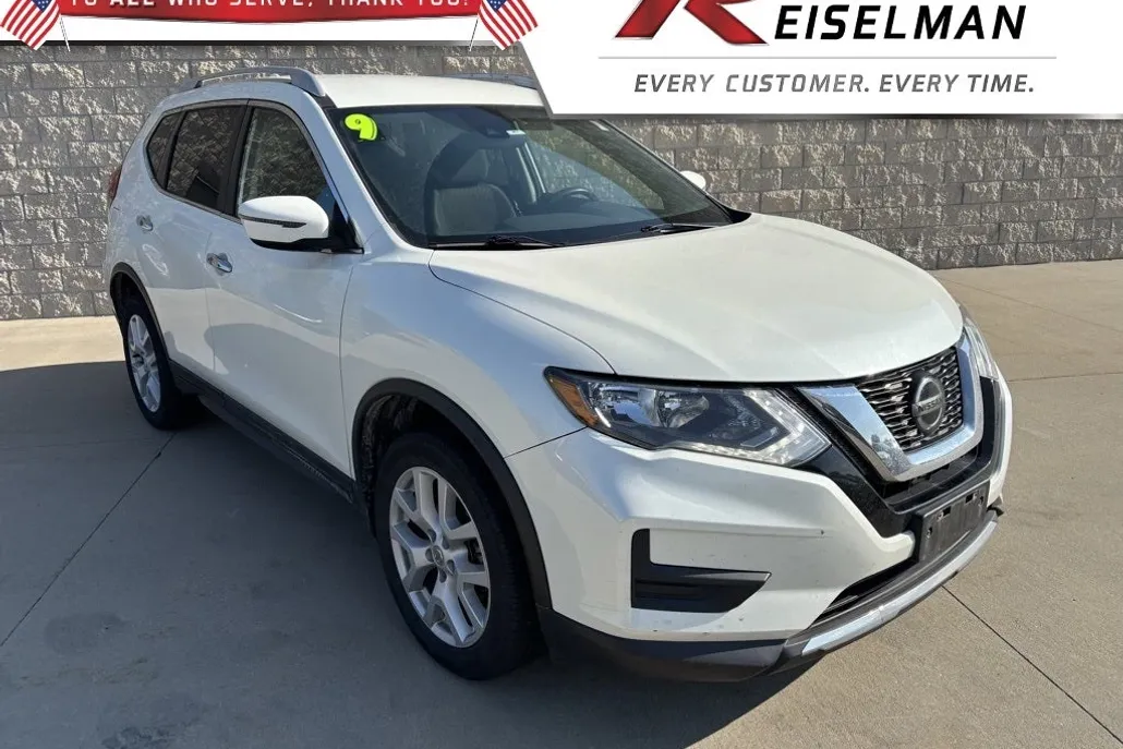 2019 Nissan Rogue SV photo 1