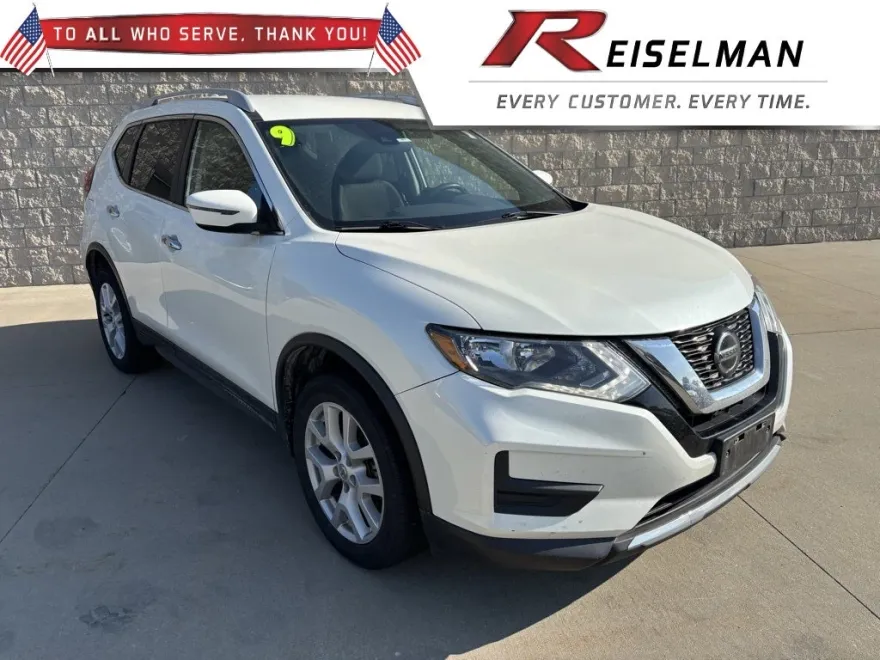 2019 Nissan Rogue SV photo 1