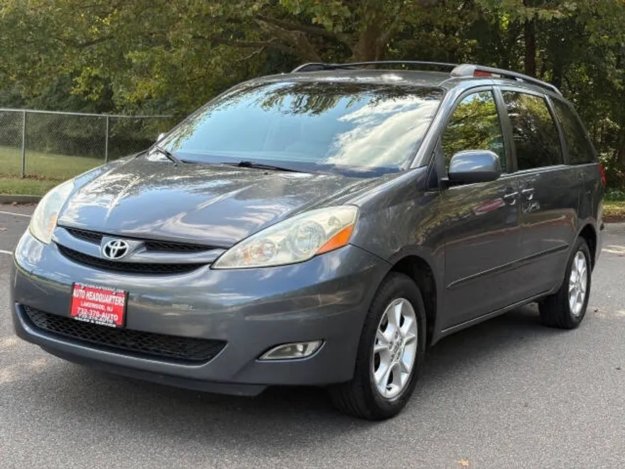 2006 Toyota Sienna XLE photo 1