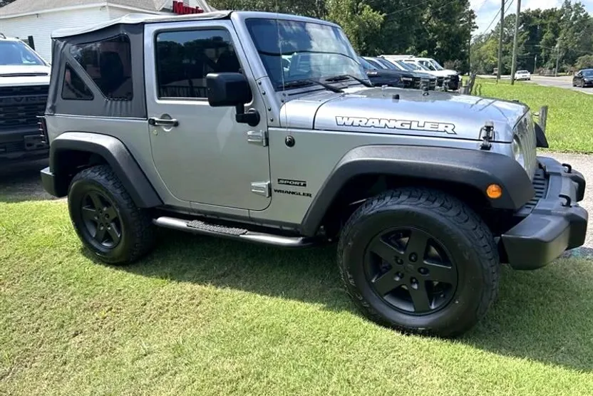2016 Jeep Wrangler Sport photo 1