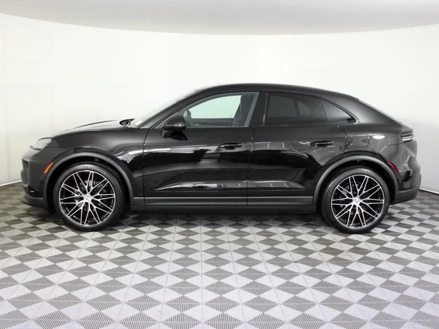 2025 Porsche Macan 4 Electric photo 1
