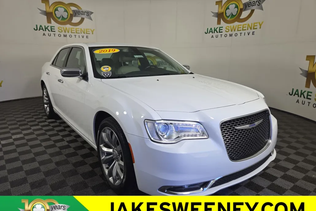 2019 Chrysler 300 Limited photo 1