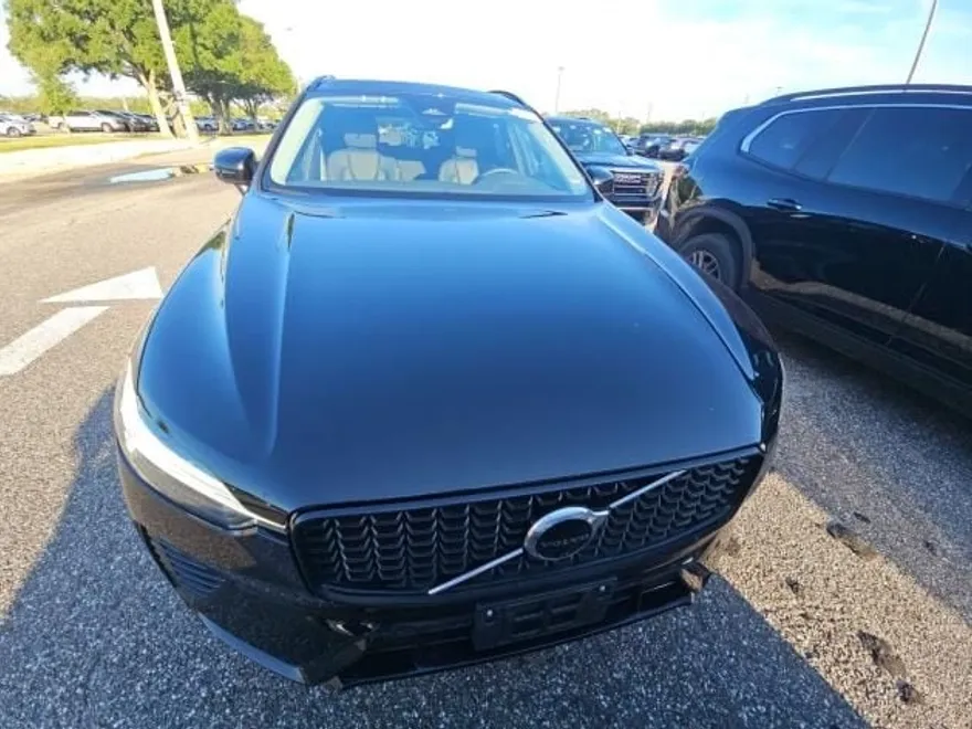 2025 Volvo XC60 B5 Plus photo 1