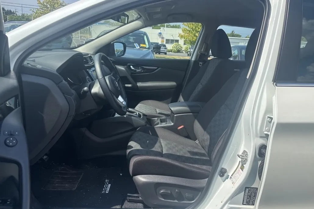 2022 Nissan Rogue Sport SV photo 1