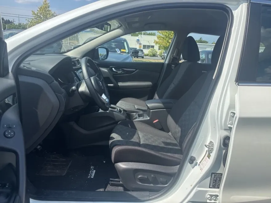 2022 Nissan Rogue Sport SV photo 1