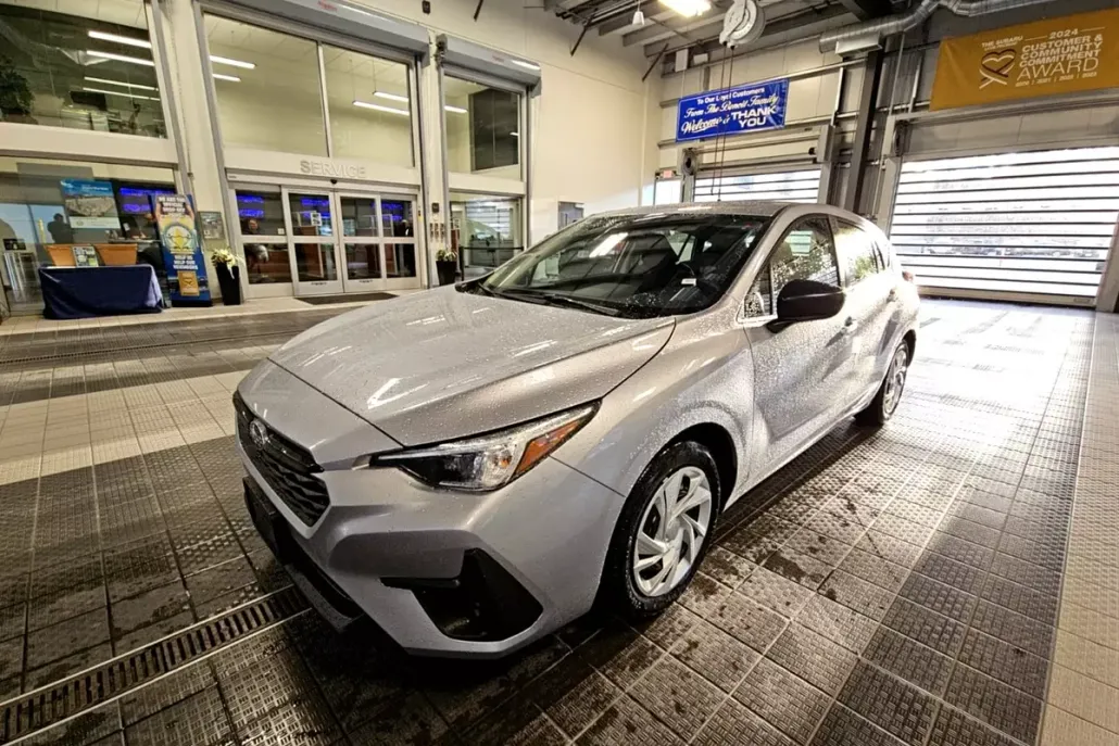2025 Subaru Impreza Base photo 1